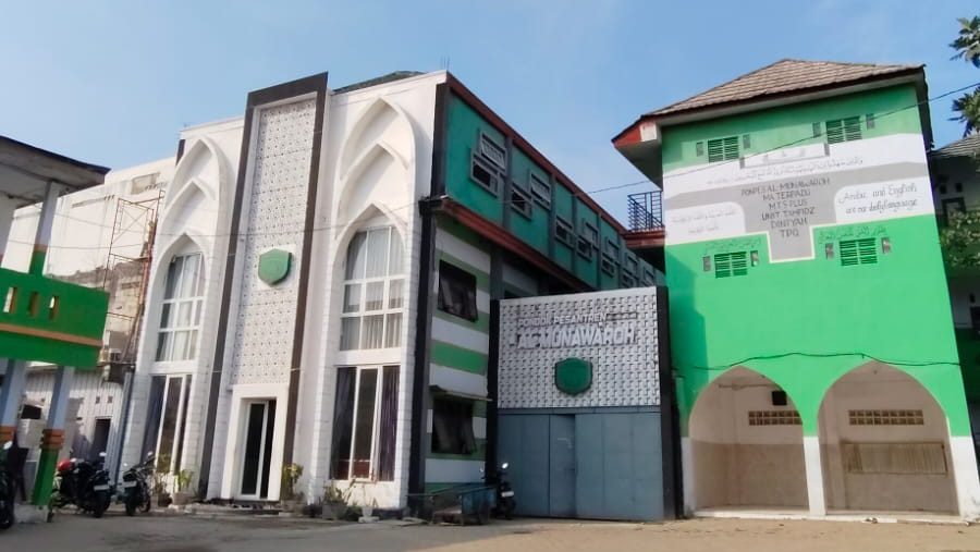 Pondok Pesantren Al Munawaroh